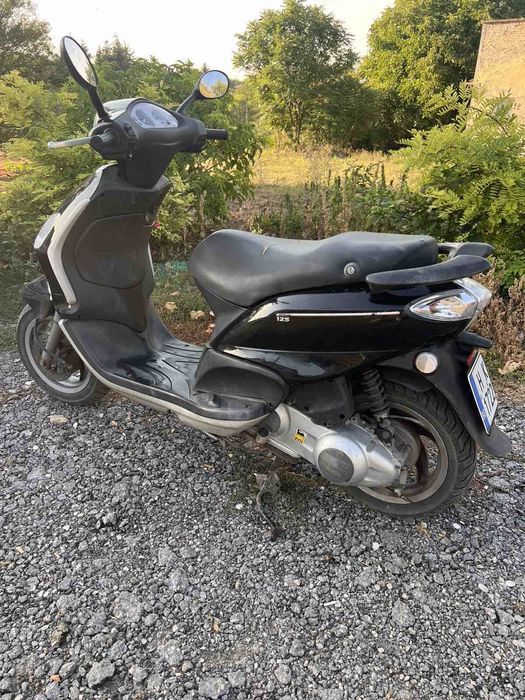 Мотоциклет Piaggio fly/150 cc 2012 г
2012 година
Перфектно състояние
Н
