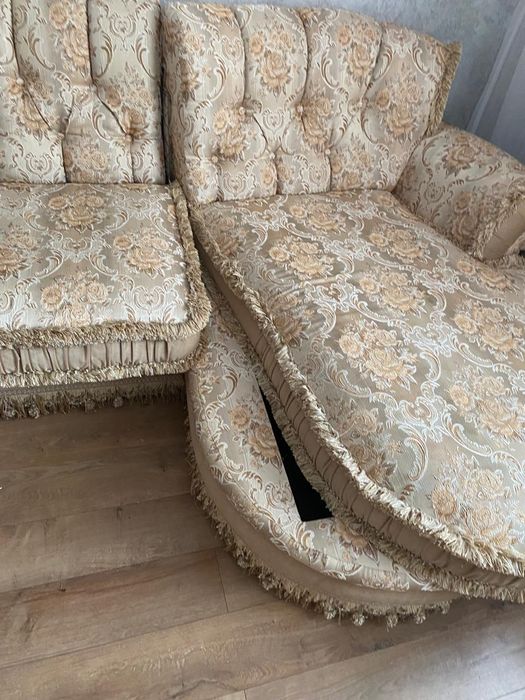 Продам Диван в хорошем состоянии