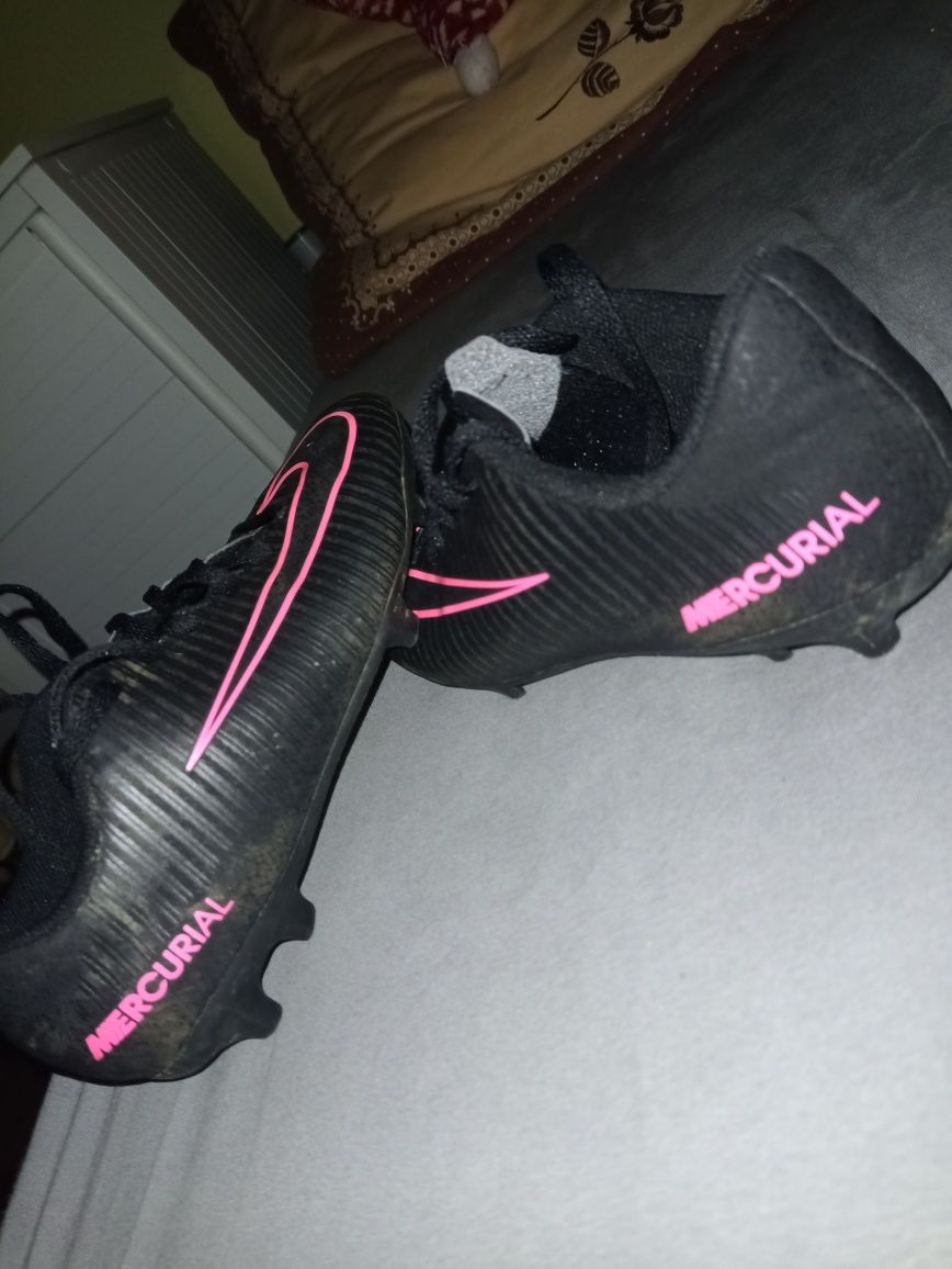 Vand ghete nike mercurial vapor