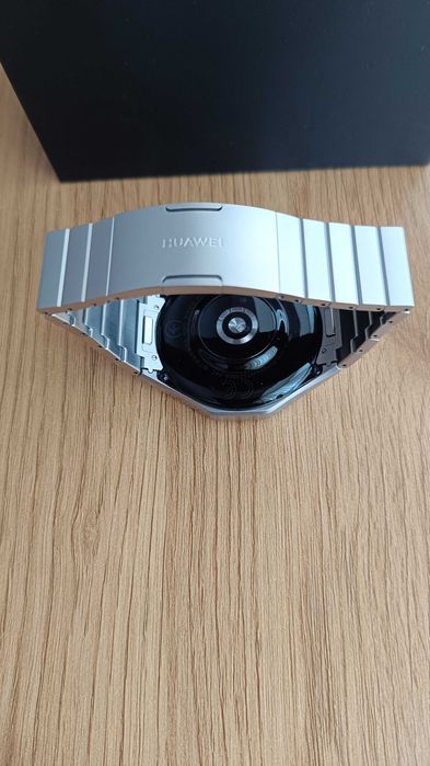 Часовник Huawei GT 4