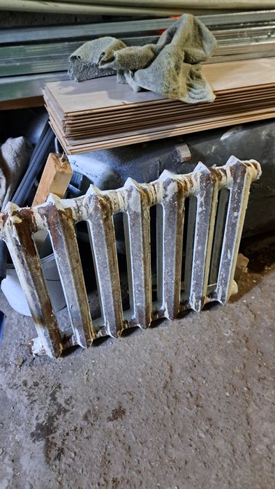Продаю чугунные батареи 8 секции