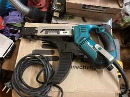 Masina de insurubat fara impact Makita 6842 470 W