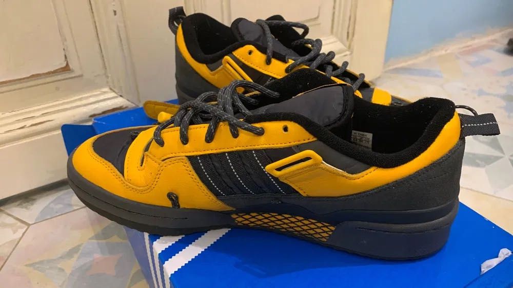 Чисто нови оригинални обувки ADIDAS