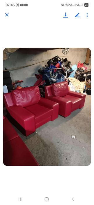 Vand canapea extensibila,fiarte putin folosita,cu 2 fotolii!