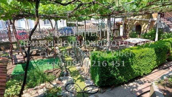 Двуетажна тухлена къща 110м2 с двор 500м2 отл. състояние - код 61875