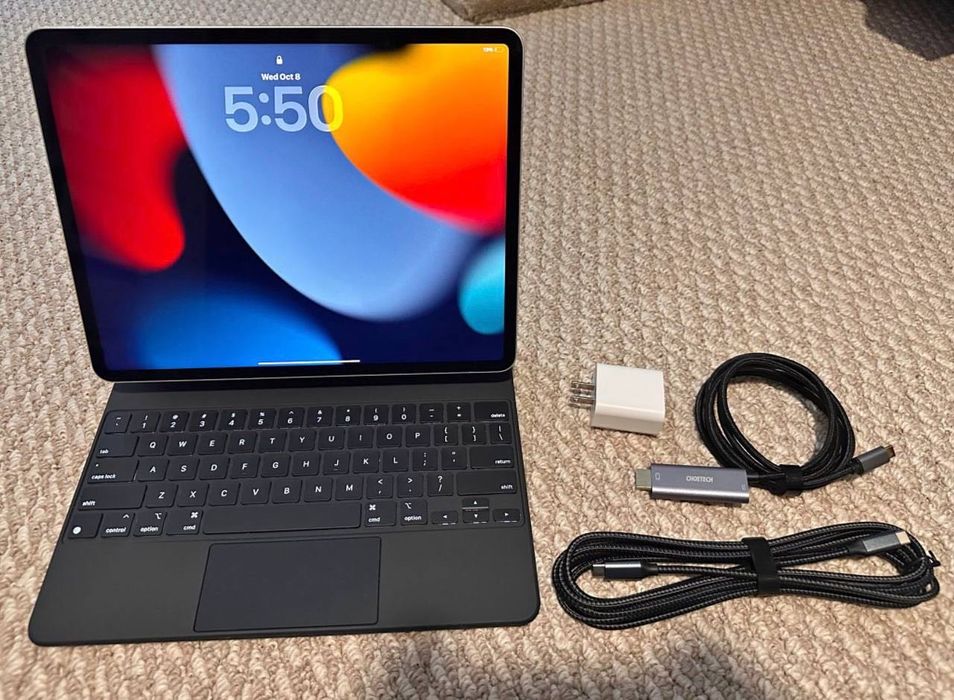 Apple iPad Pro M1 1TB Sim Card  + Magic Keyboard.