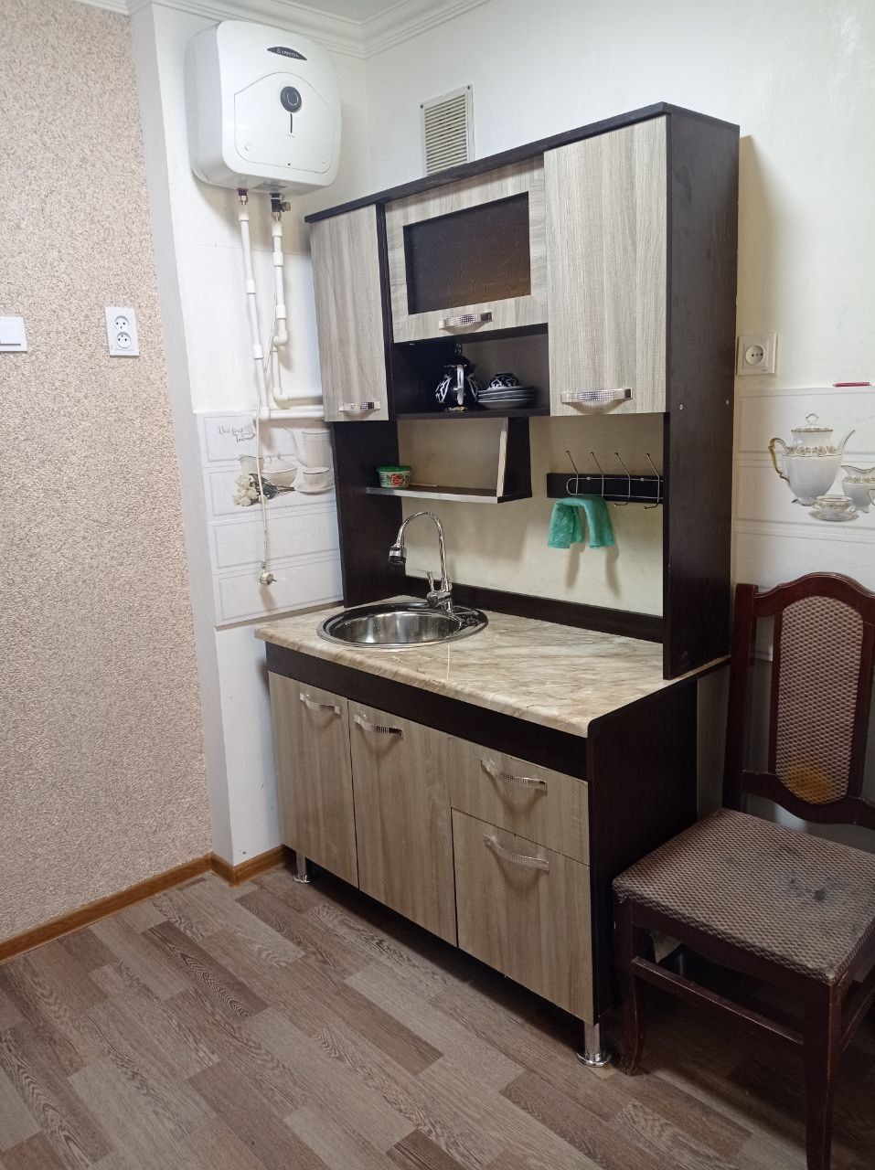 Срочно продаётся 1 комнатная кв-ра  в Чирчике, в районе шв. ф. "Гунча"