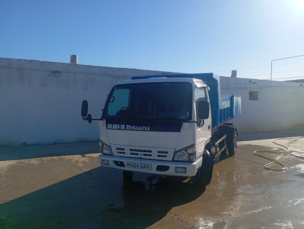 Isuzu samosval 2010