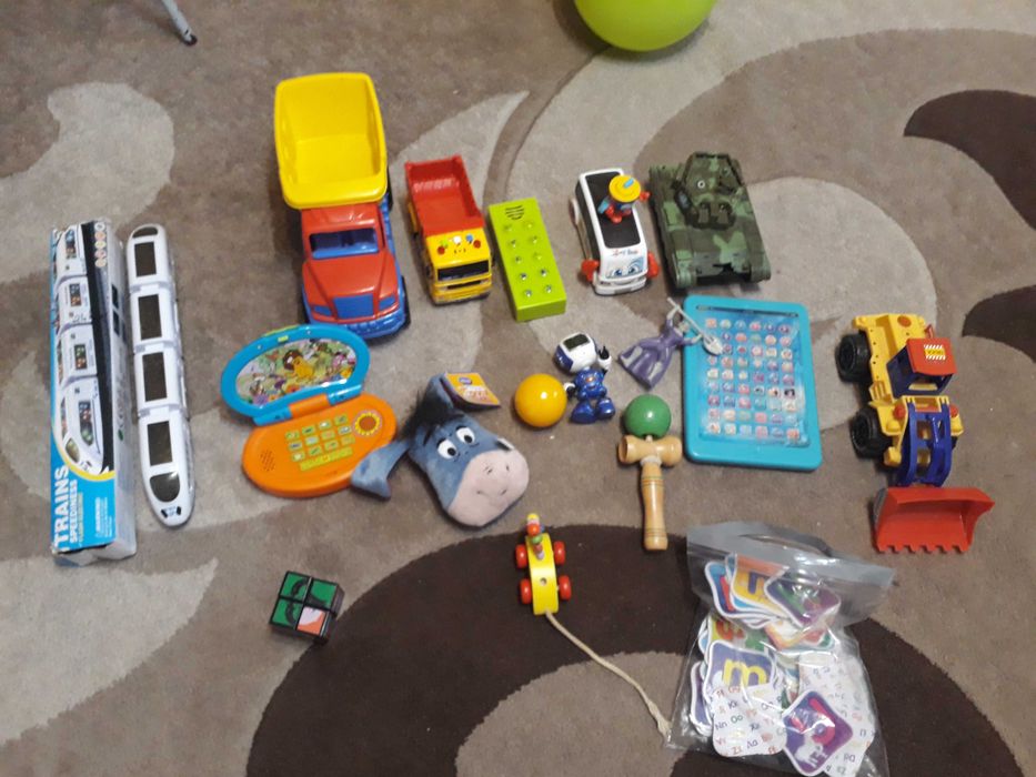 Vand sau schimb jucarii