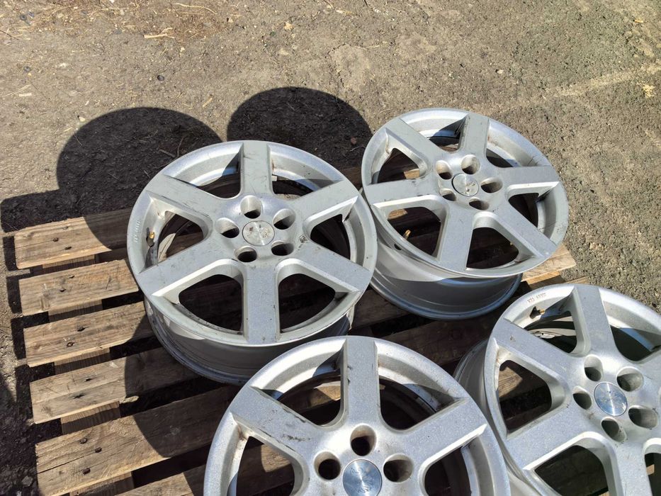 16 цола 5 х 98 мм Ситроен Ц8 / Пежо 807 / Ланча Федра - 7 Инча / ЕТ 27