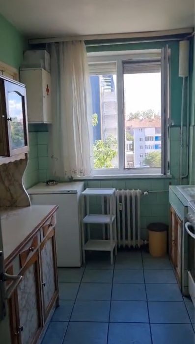 And apartament 3 camere tip C strada Bistritei etajul 4.