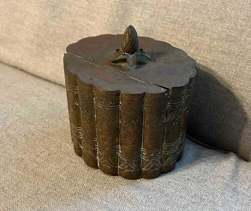 Cutie veche decorativa bronz Andrea by Sadek stil carti India