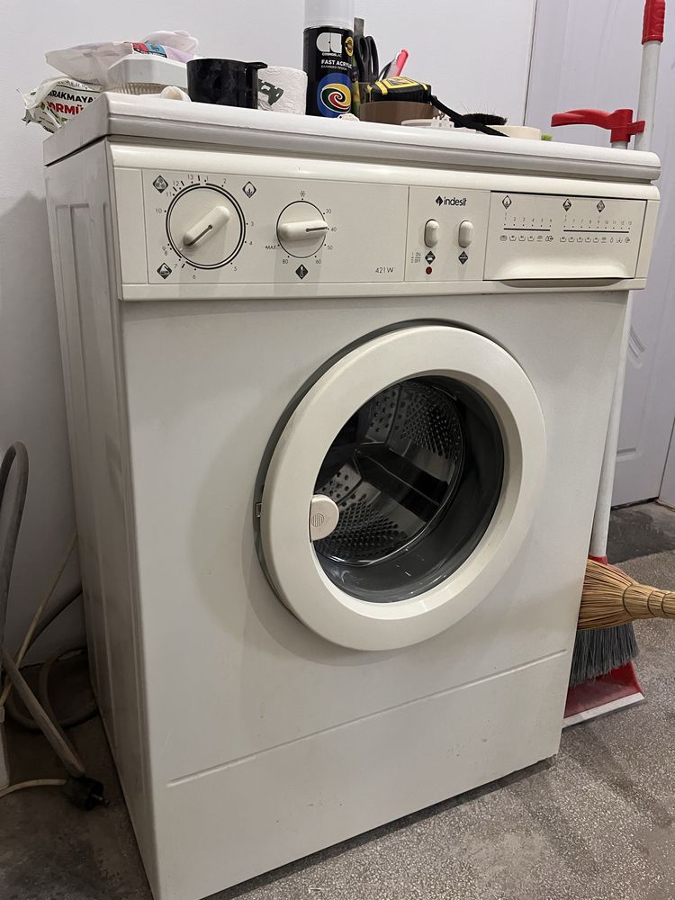 Пералня Indesit работеща