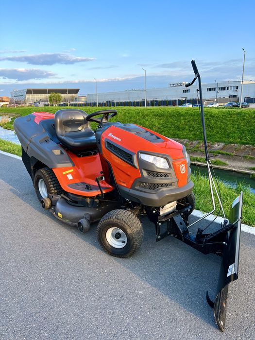Tractoras de tuns iarba Husqvarna Briggs&Stratton V2 Hidrostatic Colec