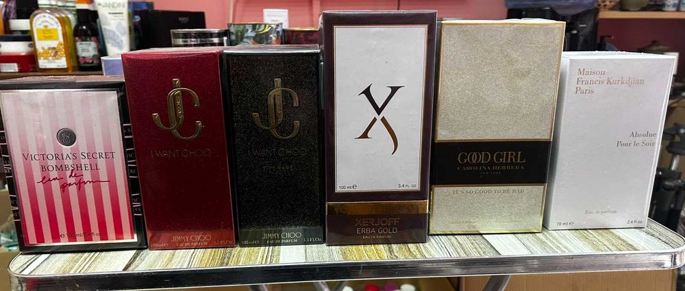 Продават се мъжки и женски парфюми
