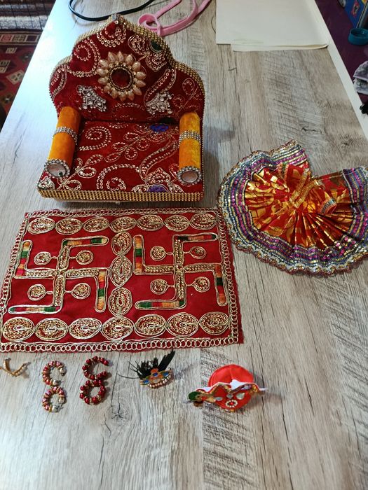 Игрушка диван - трон сувениры