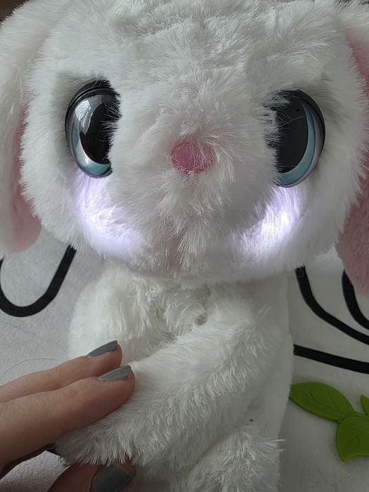 Jucarie de plus interactiva, My Fuzzy Friends, Poppy the Snuggling Bun