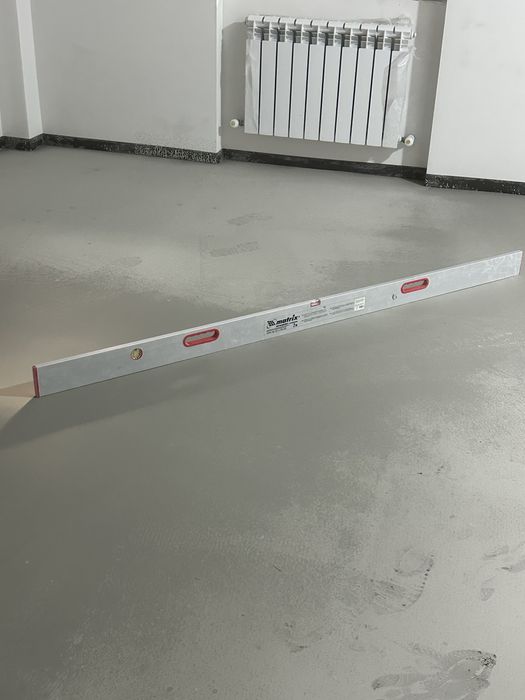 Заливаем наливные полы по маякам укладываем ламинат и SPC