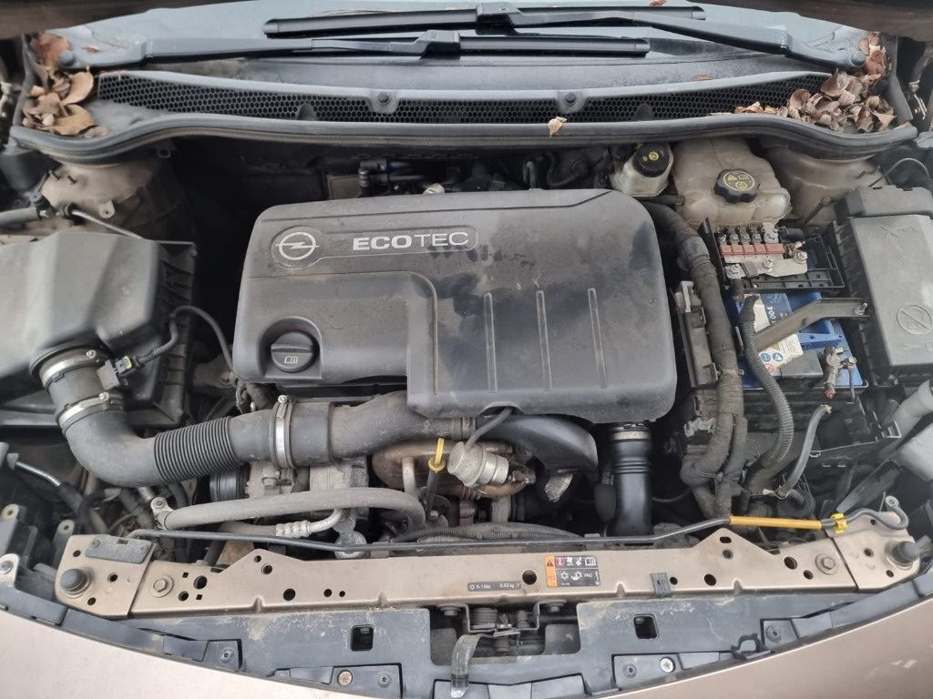 Dezmembrez Opel Astra J 2015 facelift motor 1.7cdti cod motor  A17DTS  dezmembrari turbina injector cutie de viteze manuala 5+1 trepte
