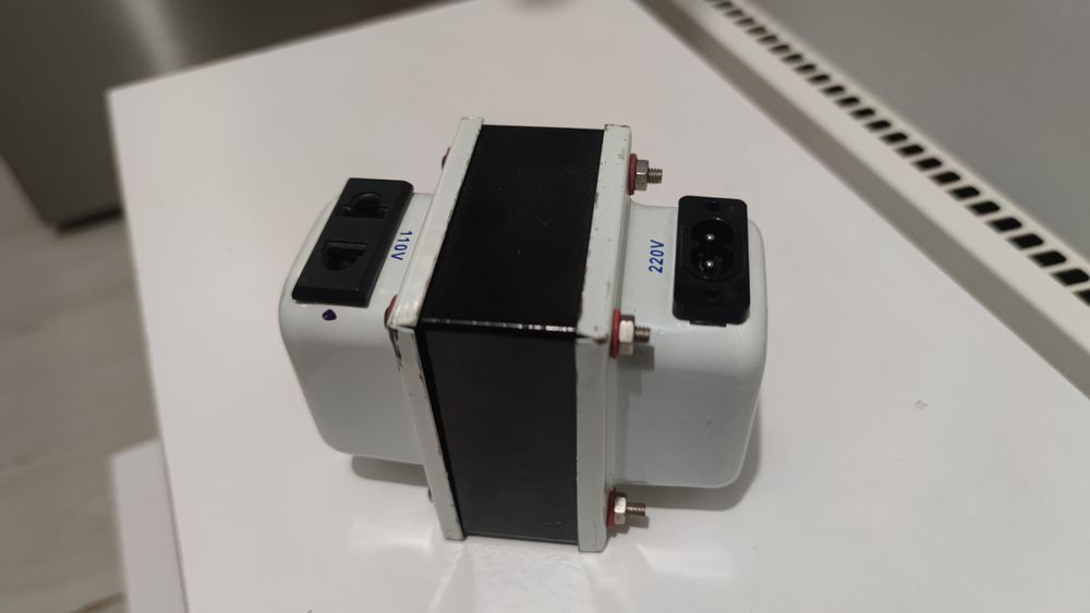 Конвертор 220 към 110 волта и 110 към 220