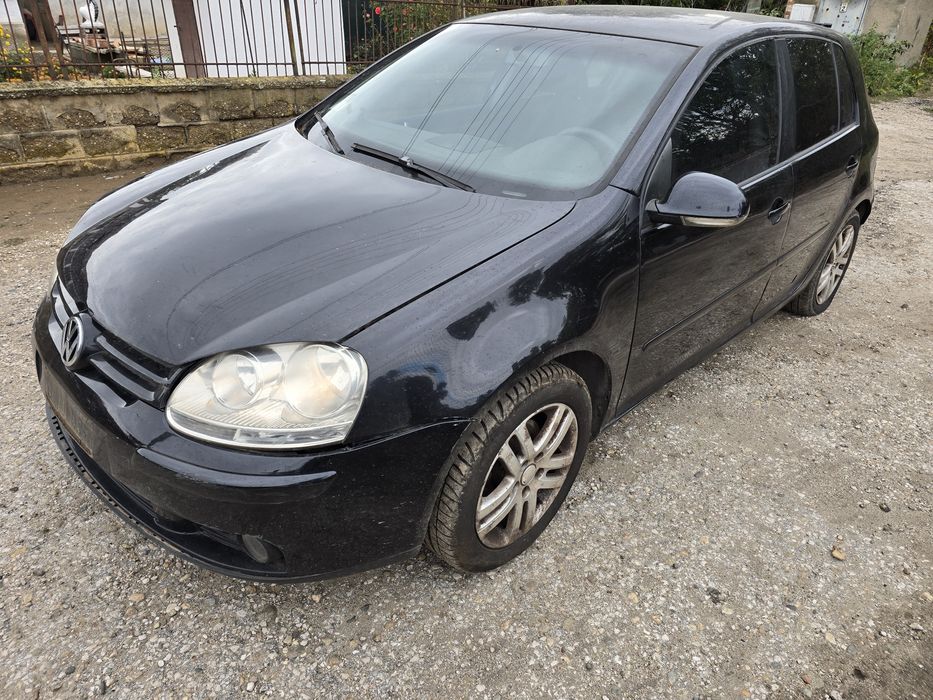 Продавам голф 5 1.9 105кс бхе на части