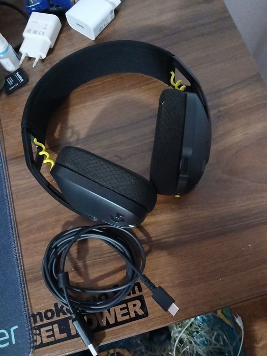 Vând casti gaming Logitech