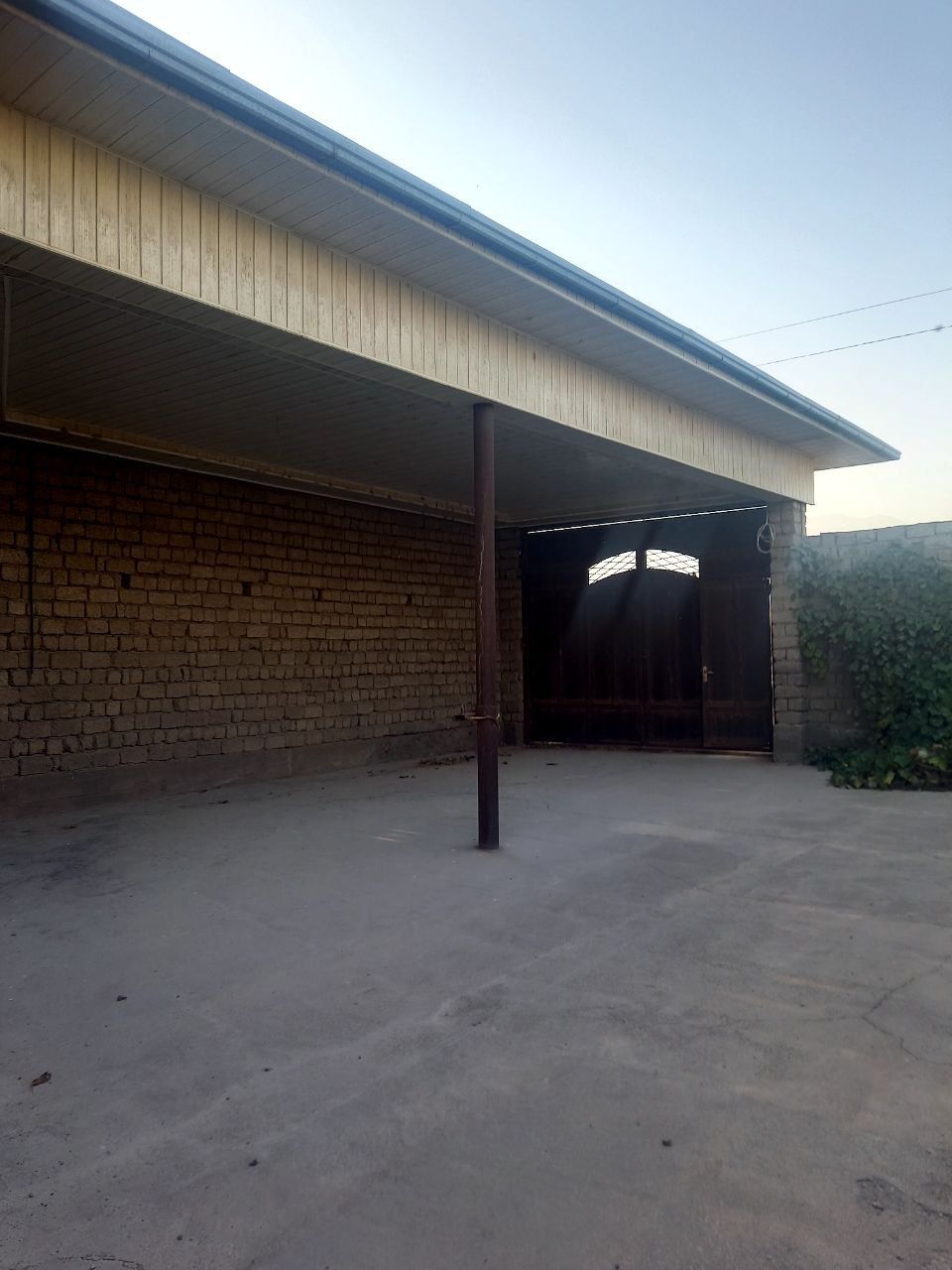 Xovli uy sotiladi