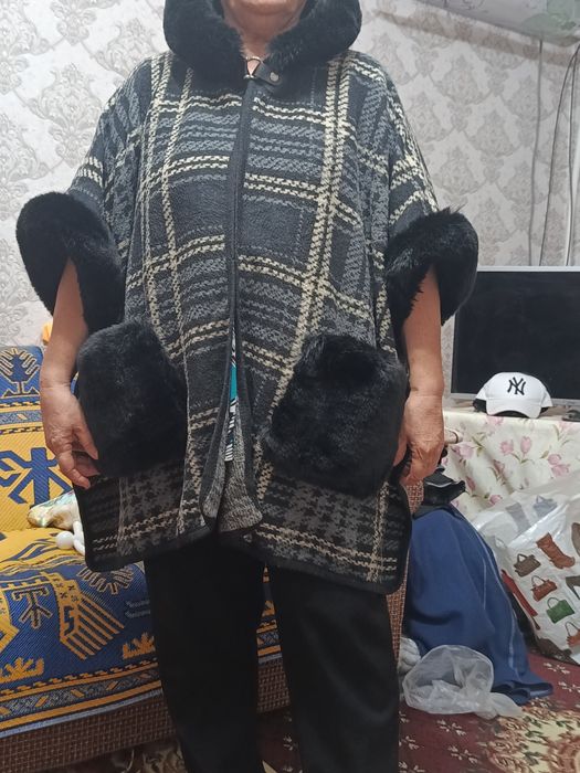 Продается пончо с мехом