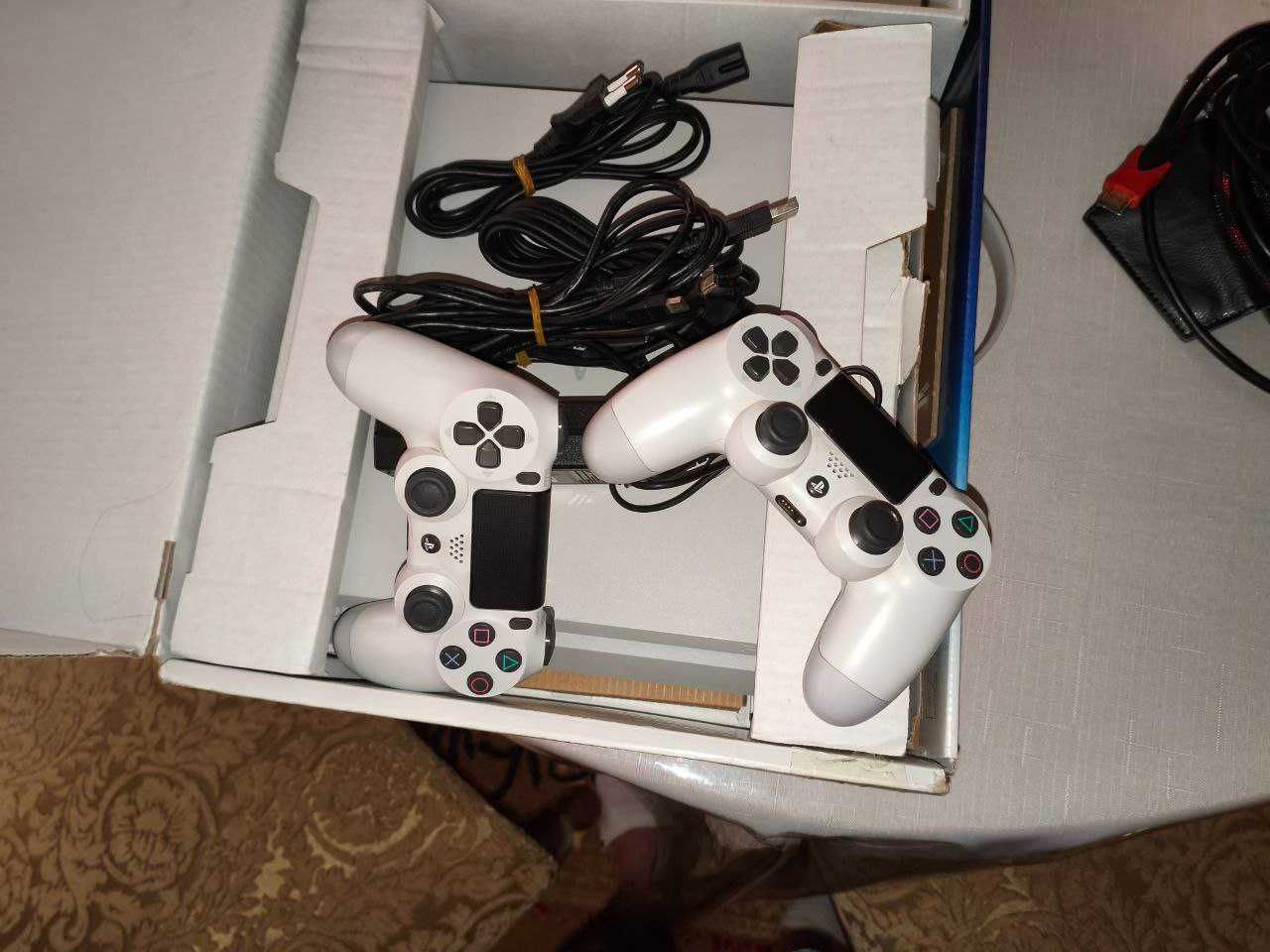 продается PS4 новый