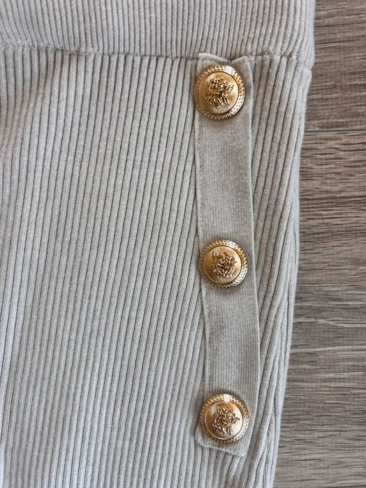 costum cu fusta tricotat