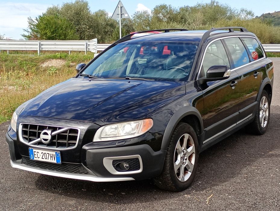 Vând Volvo XC70 4WD 2.4diesel 205cp automat SUMUM