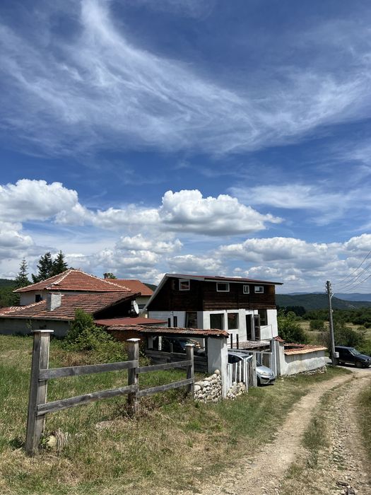 Имот 2 къщи, изчистен двор, с. Марица, гледка Рила планина подножие