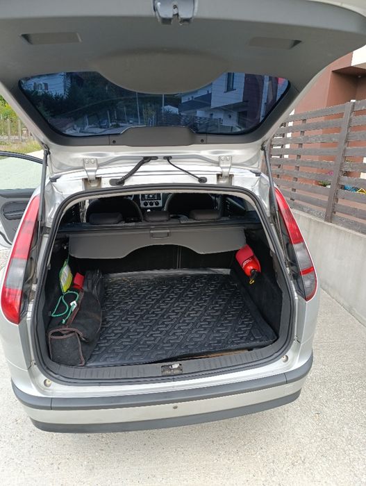 Vând Ford focus 1.6
