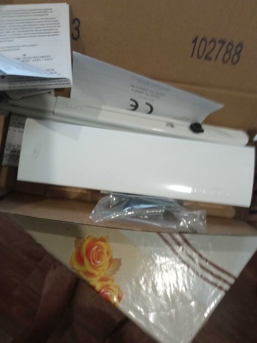 доводчики "Genze"  для пластиковых дверей