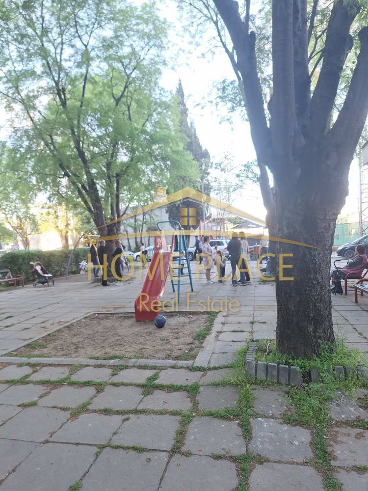 Четиристаен панелен апартамент.