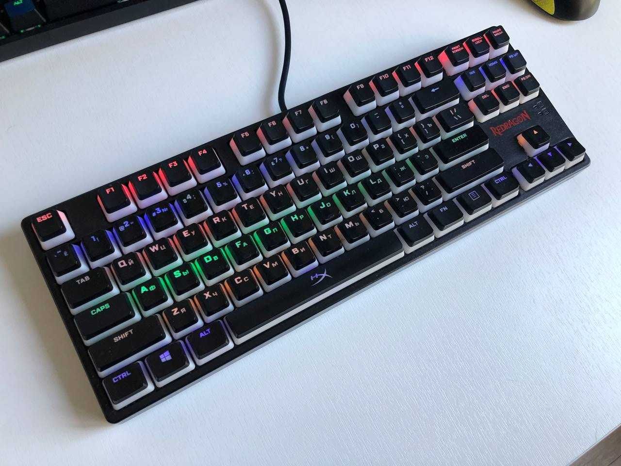 Клавиатура RED Dragon с клавишами HyperX
