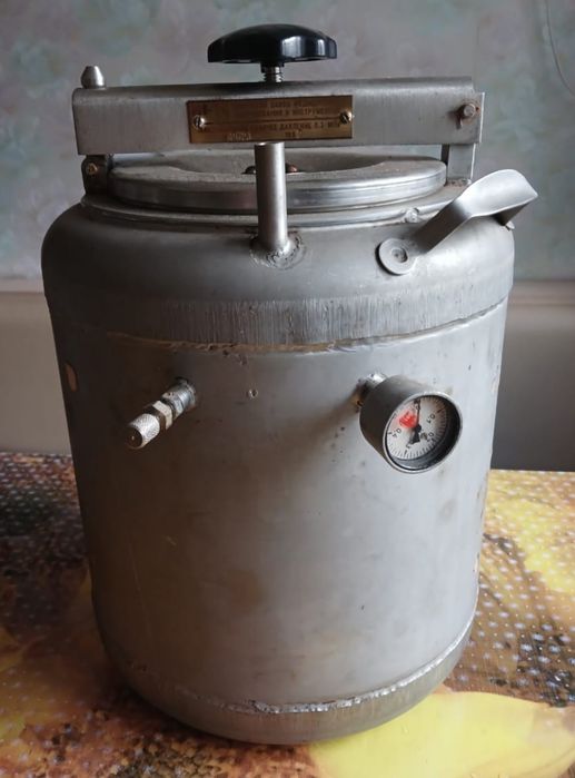 Автоклав для приготовления консервов из мяса,рыбы.