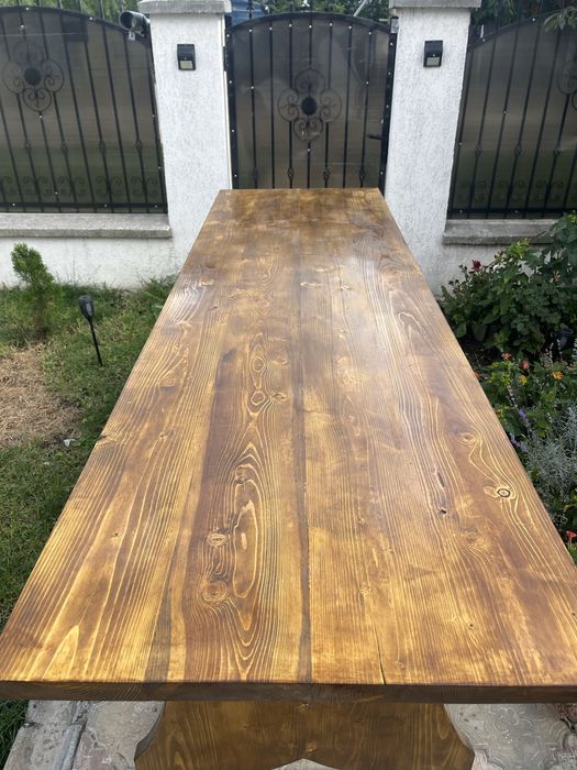 Masa din lemn de brad