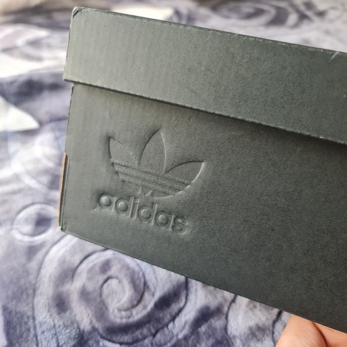 ADIDAS NMD R1.V2 mărimea 40 ⅔