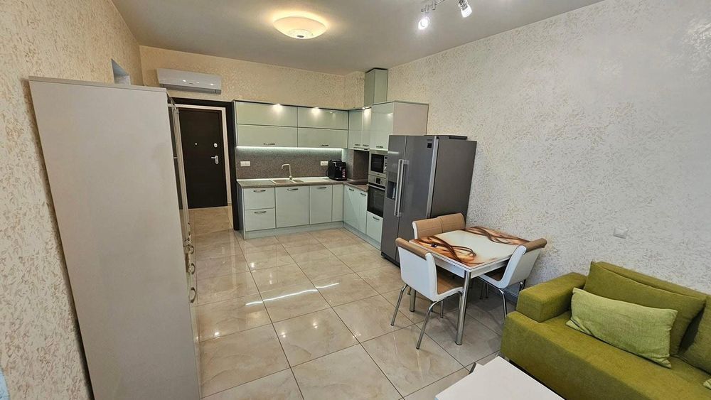 Дава се под наем Двустаен апартамент в Бургас, Лазур - 85 кв.м за 765 € - Снимка #4