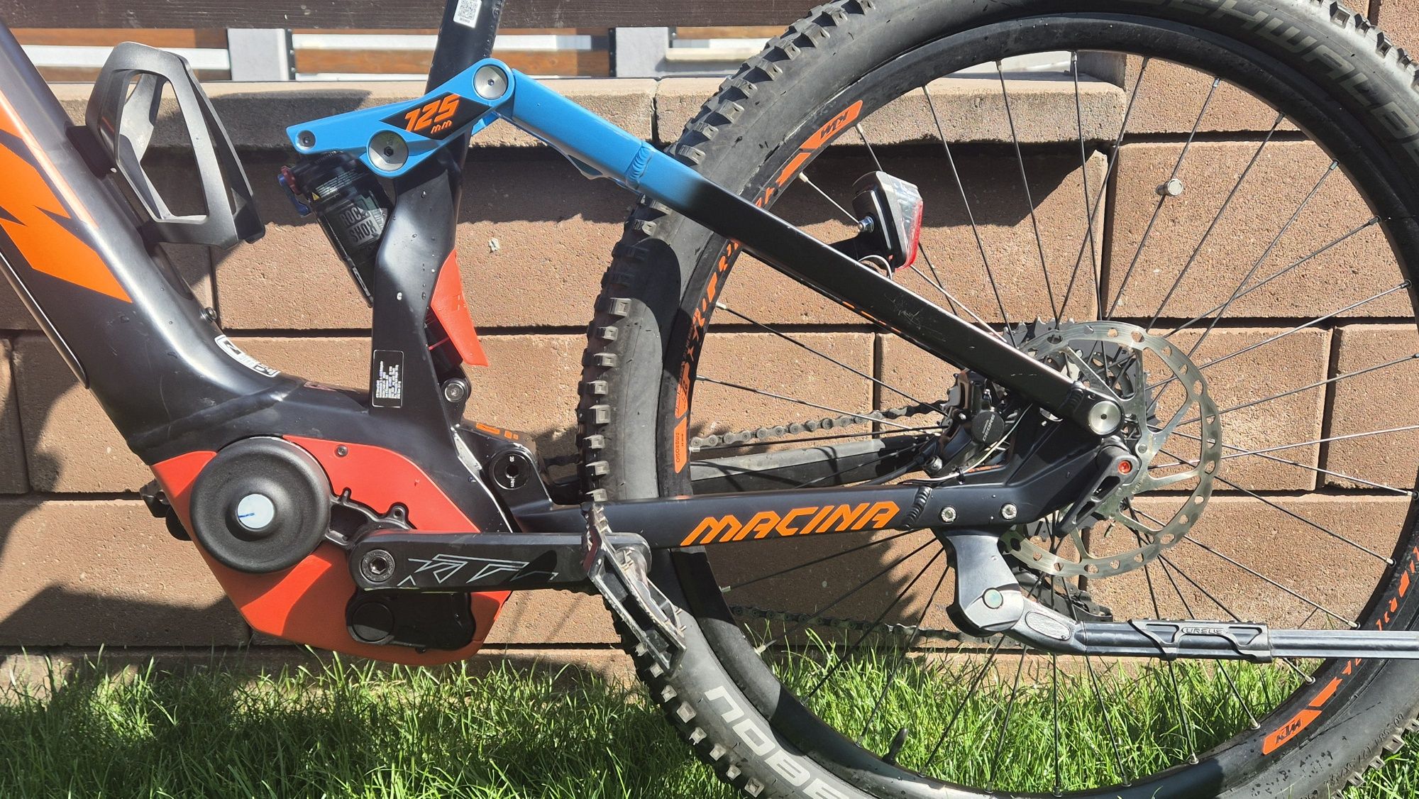 Bicicleta electrica KTM Macina Lycan 275 full suspension