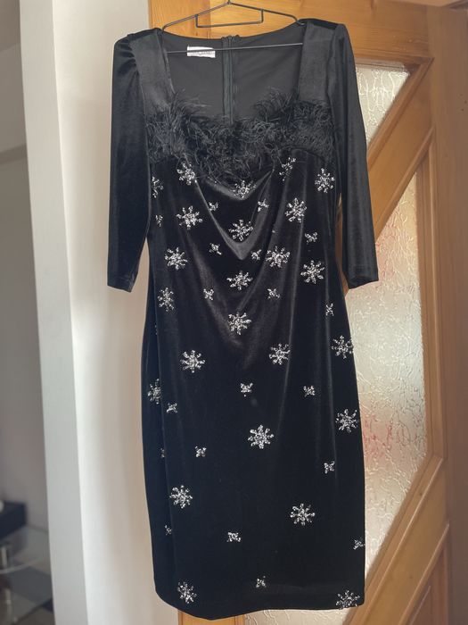 Rochie catifea pene aplicatii