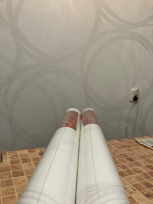 Новые обои белые с нежным рисунком 2 рулона