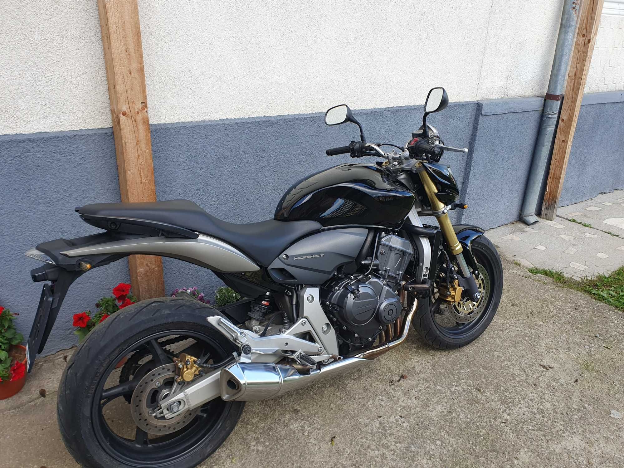 Vând Honda Hornet pc41.( nu ktm yamaha kawasaki suzuki)