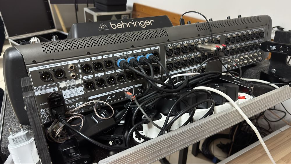 Дигитален миксер Behringer X32