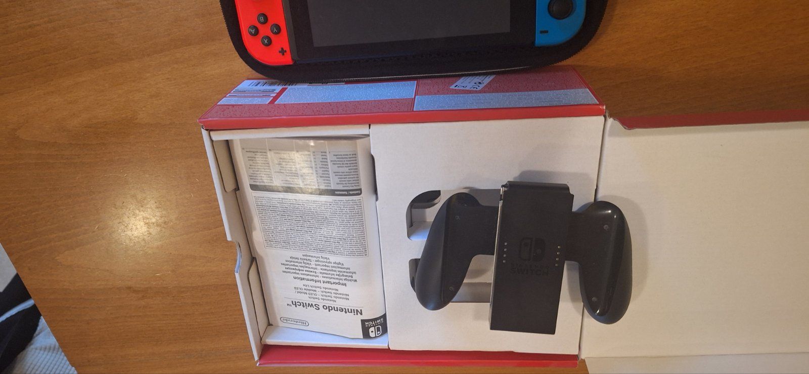 Конзола Nintendo  SWUTC+4 броя игри +калъф,гаранция