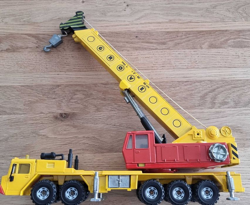 Se vinde macheta macara siku Faun