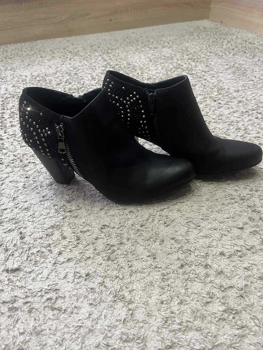 Обувки - боти черни