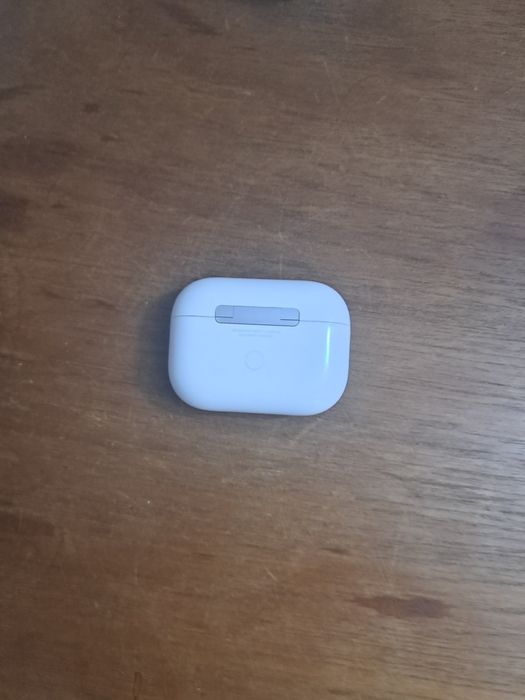 Carcasa goala AirPods Pro 2