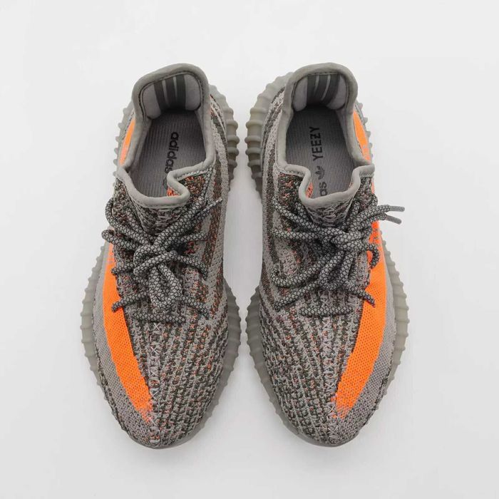 Adidasi Yeezy V2 Carbon Beluga